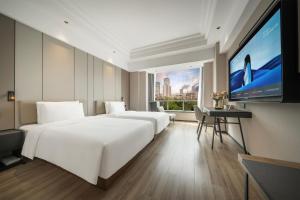 TV a/nebo společenská místnost v ubytování Atour Hotel Chengdu Taikoo Li Riverside