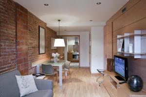 A television and/or entertainment centre at Wello Apartments