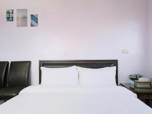 A bed or beds in a room at A-Lang Homestay