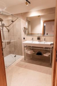 Ein Badezimmer in der Unterkunft H5 Grauer Bär Studios & More