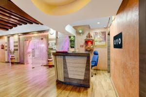 a lobby with a bar in the middle of a room at Super Collection O Harsh Regency in Rānchī +28 photos