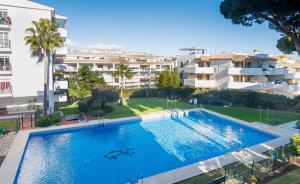 an overhead view of a swimming pool with buildings in the background at Casa Rincon del Mar in Sitio de Calahonda