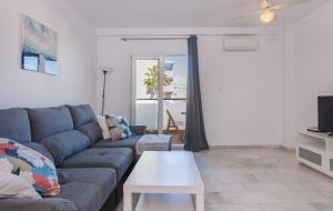 a living room with a couch and a table at Casa Rincon del Mar in Sitio de Calahonda