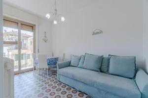 Posezení v ubytování GuestHost - Cozy Flat in the Heart of Rapallo