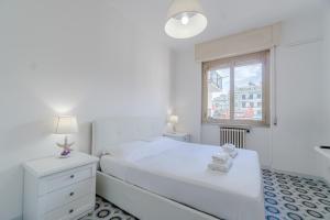 Postel nebo postele na pokoji v ubytování GuestHost - Cozy Flat in the Heart of Rapallo