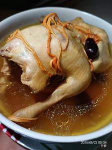 a bowl of soup with a piece of food in it at 北京之夜华人民宿餐厅 chinese hotel in Banī Ghālib