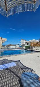 Vila Finnley في كساميل: اطلالة على مسبح في منتجع