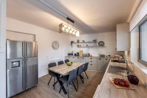 Dapur atau dapur kecil di Galata Watermill Cottage +25 gambar