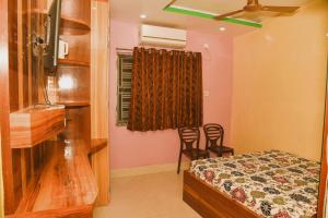 Postel nebo postele na pokoji v ubytování Roxy Hotel - Near New Digha Beach