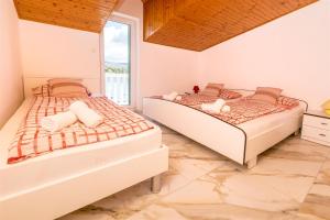 Postel nebo postele na pokoji v ubytování Apartments Olivera