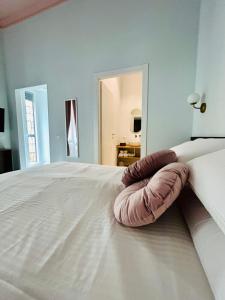 Una cama o camas en una habitación de Aura Roma