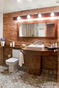 A bathroom at Wello Apartments