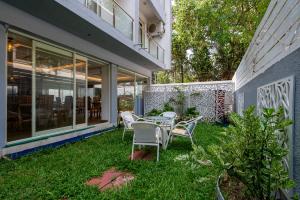 Jardí fora de Helloworld- Calangute- Casa Kiara
