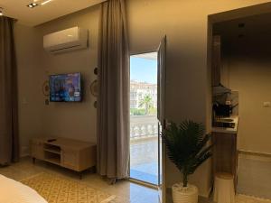 Μια τηλεόραση ή/και κέντρο ψυχαγωγίας στο New Cairo Chic Studio 2