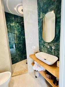 Un baño de Aura Roma 77 fotos más