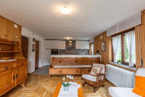 a living room with a bed and a kitchen at L'Atelier du Temps - Casa Sonveulla in Cogne