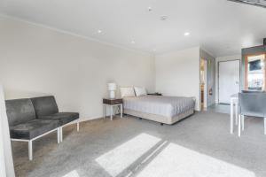 Postel nebo postele na pokoji v ubytování Dannemora Motor Inn