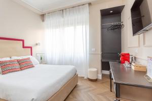 A bed or beds in a room at Rome Central Inn
