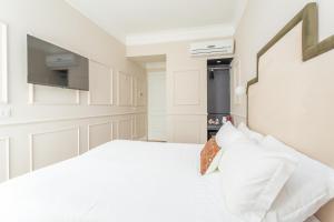 A bed or beds in a room at Rome Central Inn