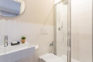 A bathroom at Rome Central Inn