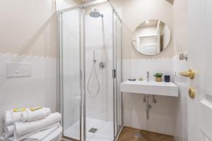 A bathroom at Rome Central Inn