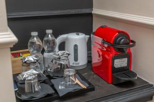 Coffee and tea making facilities at Rome Central Inn