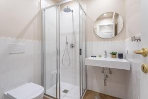 A bathroom at Rome Central Inn