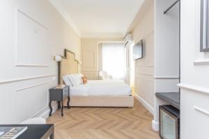 A bed or beds in a room at Rome Central Inn
