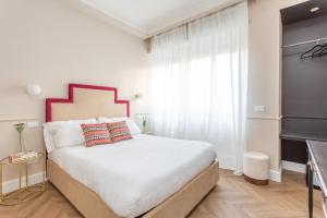 A bed or beds in a room at Rome Central Inn
