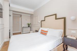 A bed or beds in a room at Rome Central Inn