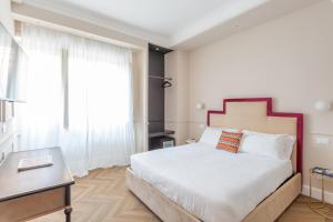 A bed or beds in a room at Rome Central Inn