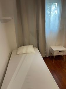 Postel nebo postele na pokoji v ubytování Marias House Rafina