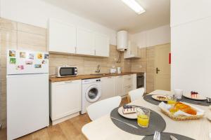 Dapur atau dapur kecil di Village of Luz Apartment