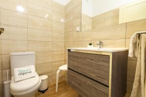 Bilik mandi di Village of Luz Apartment +17 gambar