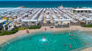 Bazén v ubytování Hotel Altamarea nebo v jeho okolí