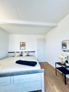 Postelja oz. postelje v sobi nastanitve Amazing 2BR Apt, 16-Mins to Blumengärten