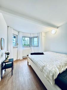 Postelja oz. postelje v sobi nastanitve Amazing 2BR Apt, 16-Mins to Blumengärten