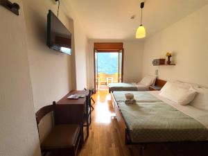 TV a/nebo společenská místnost v ubytování Hotel Excelsior