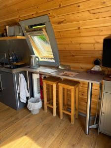 Kuchyň nebo kuchyňský kout v ubytování Bonny Wee Snug - Pod in Spean Bridge
