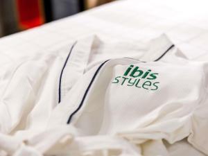 ibis Styles Ambassador Seoul Myeong-dong客房内的一张或多张床位