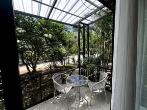 Κήπος έξω από το Baan Sam3 studio in Thong Sala +4 φωτογραφίες