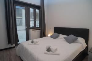 Postel nebo postele na pokoji v ubytování LED, comfort and style just a few minutes from the Colosseum
