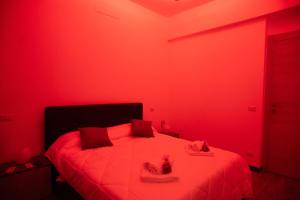 Postel nebo postele na pokoji v ubytování LED, comfort and style just a few minutes from the Colosseum