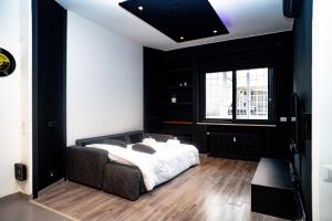 Postel nebo postele na pokoji v ubytování LED, comfort and style just a few minutes from the Colosseum