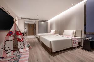 Una cama o camas en una habitación de Atour Hotel Hangzhou Xixi West Lake District Cultural and Sports Center