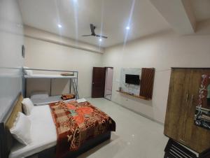 Letto o letti in una camera di Hotel Shree Ram