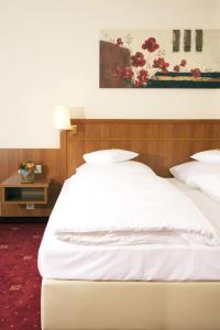 
Ein Bett oder Betten in einem Zimmer der Unterkunft Waldhotel Nachtigall
