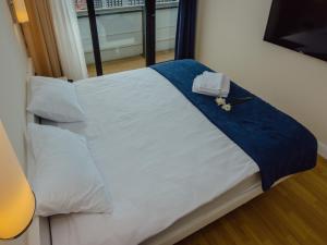 Ένα ή περισσότερα κρεβάτια σε δωμάτιο στο Orbi CIty Apartment