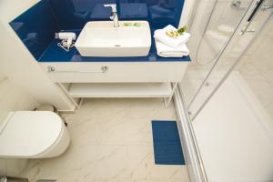 Ένα μπάνιο στο Orbi CIty Apartment