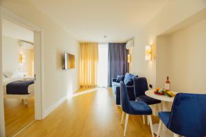 Χώρος καθιστικού στο Orbi CIty Apartment